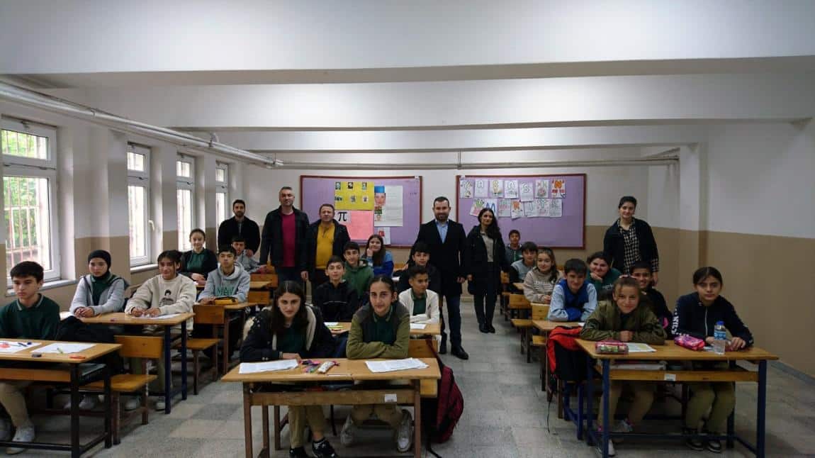 Mesleki Teknik Anadolu Lisesi Öğretmenleri 8. Sınıf Öğrencilerimize Meslek Tanıtımları Yaptı